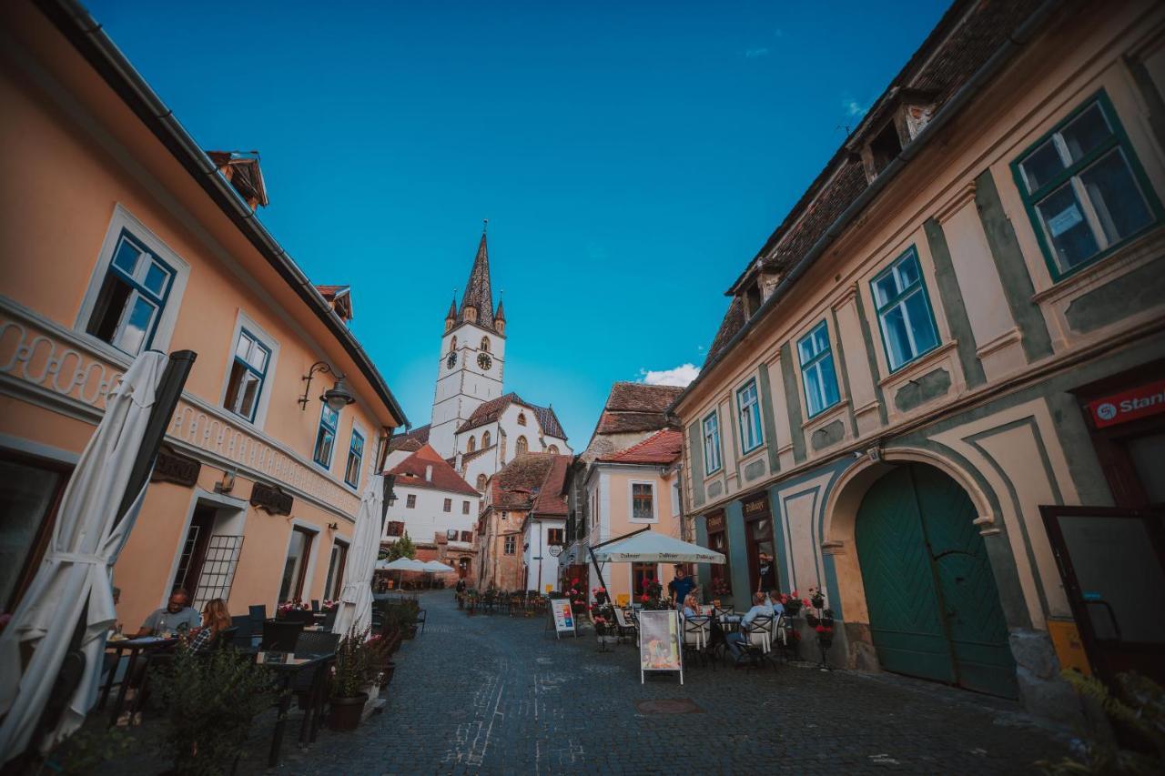 Authentic Old Town Retreat Apartamento Sibiu Exterior foto